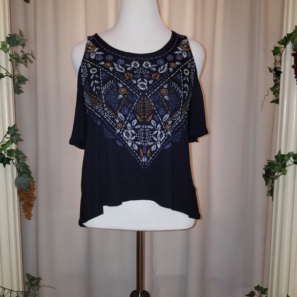 Mudd black cold shoulder top w floral design M - Picture 1 of 4